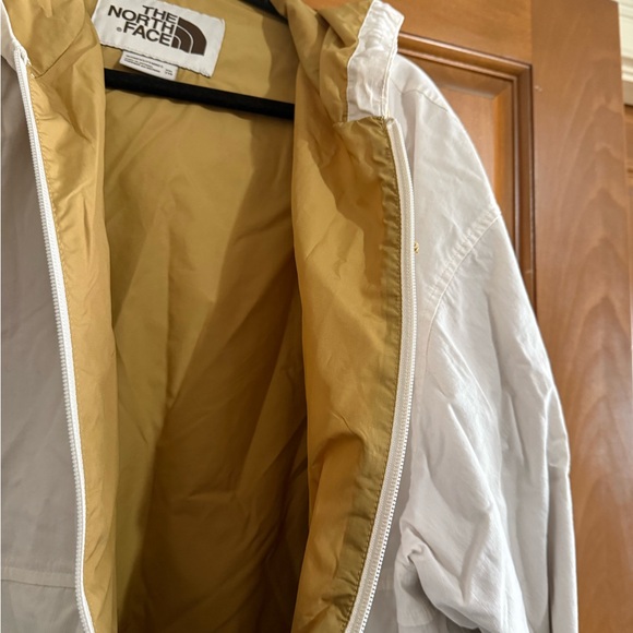 The North Face Hooded Shell Jacket in White with Tan Lining. PTP 24. Never worn! - Picture 2 of 5